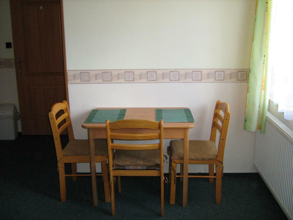 Penzion Albina - Restaurace Высоке-над-Йизероу Экстерьер фото